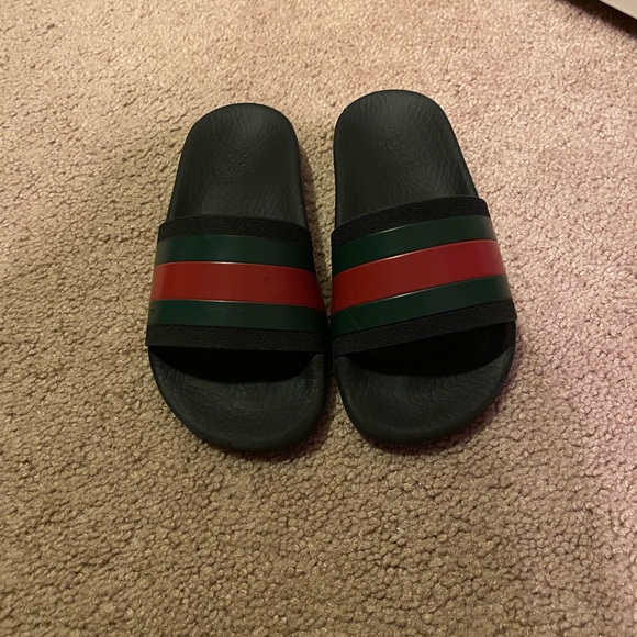 pre owned gucci slides